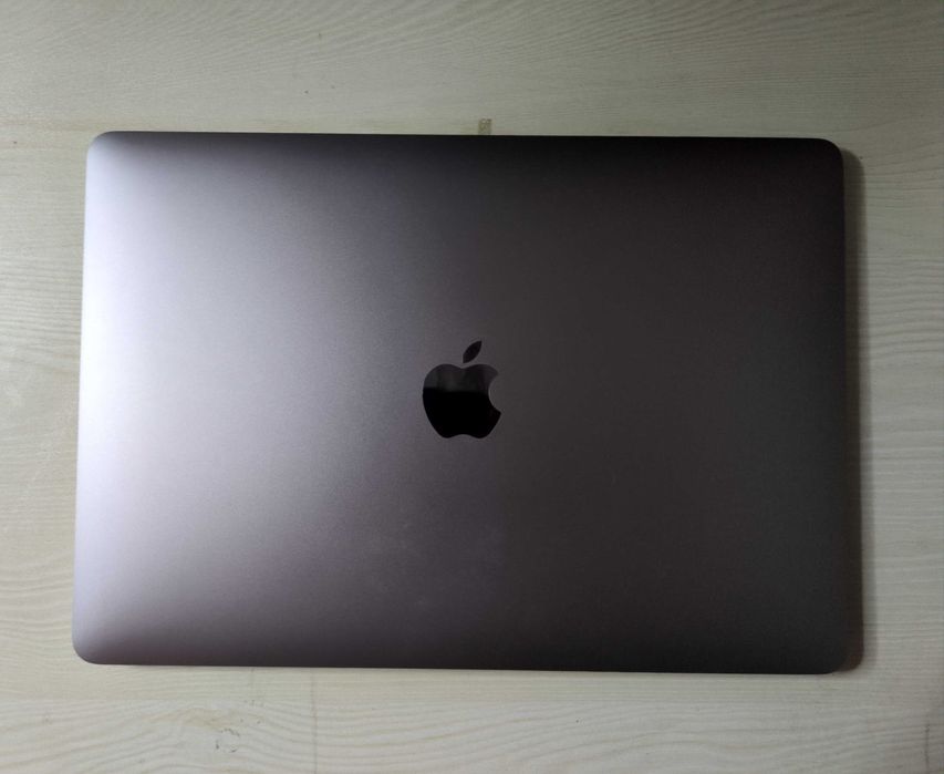 Macbook Air M1 8/256 в хорошем состоянии
