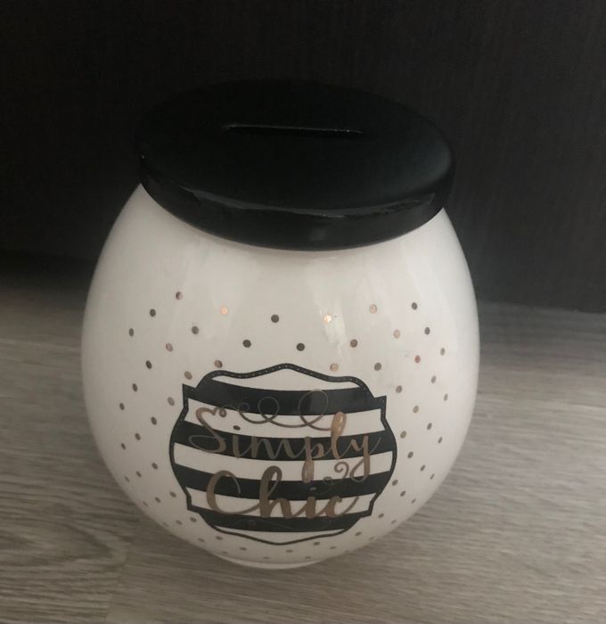 Vand pusculita din portelan. Trimit in tara.