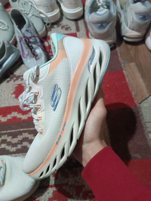 adidași skechers arch fit
