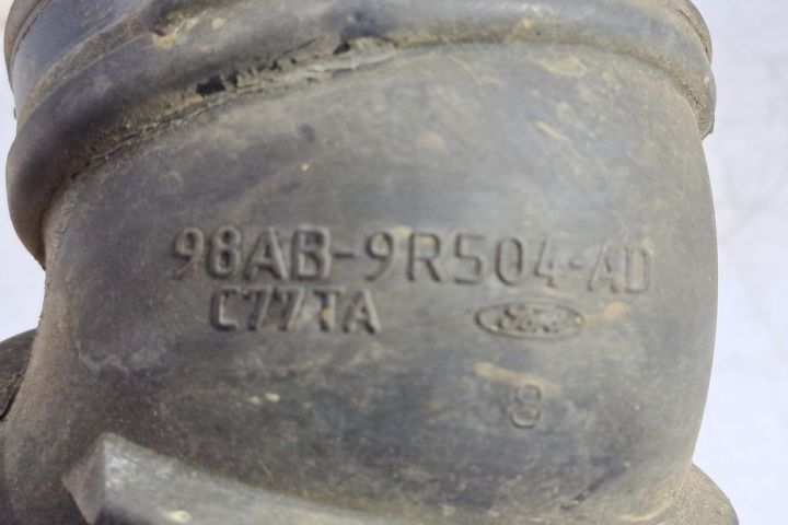 Furtun admisie 1.6 benzina 98ab-9r504-ad Ford Focus 1 (facelift)  [din 2001 pana  2007] seria