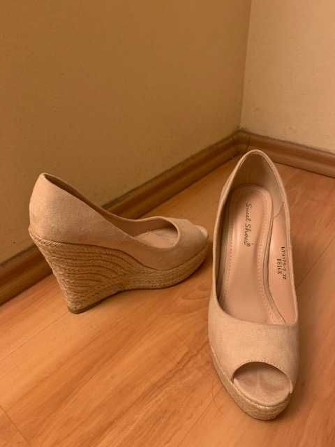 Sandale bej cu talpa platforma