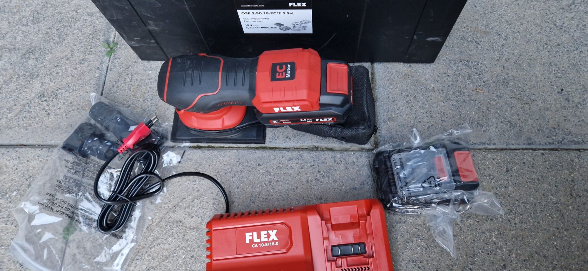 Flex slefuitoare pe acumulator