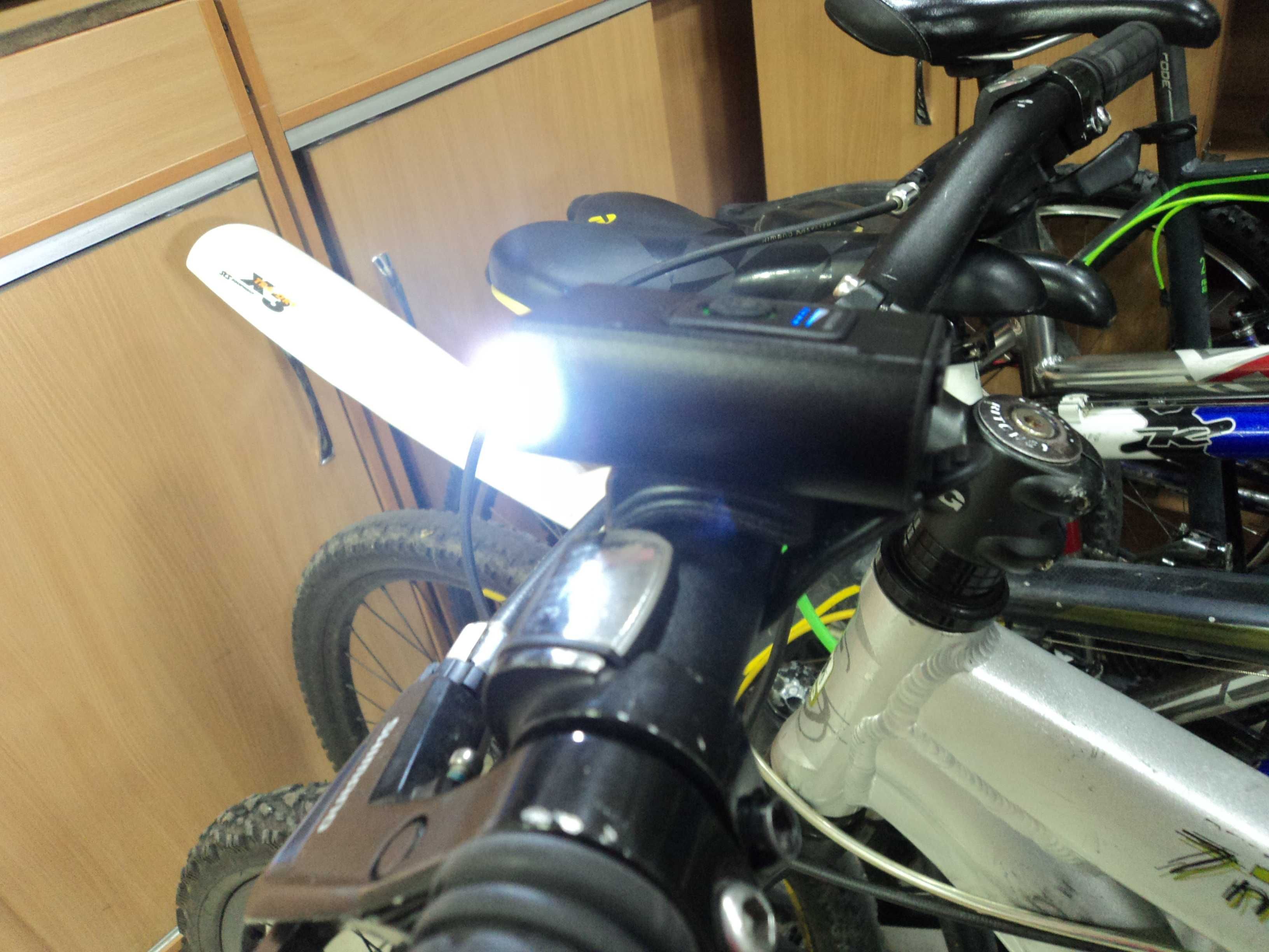 Передний фонарь на велосипед со светом большой мощности