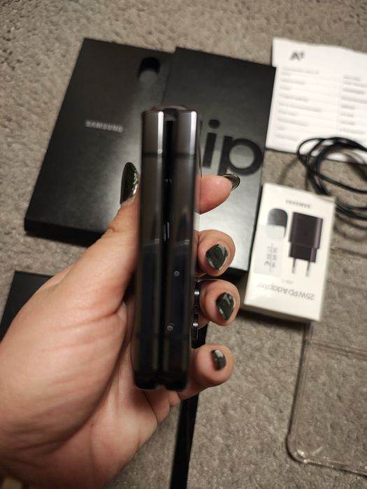 НОВ!!! Samsung Z flip 4