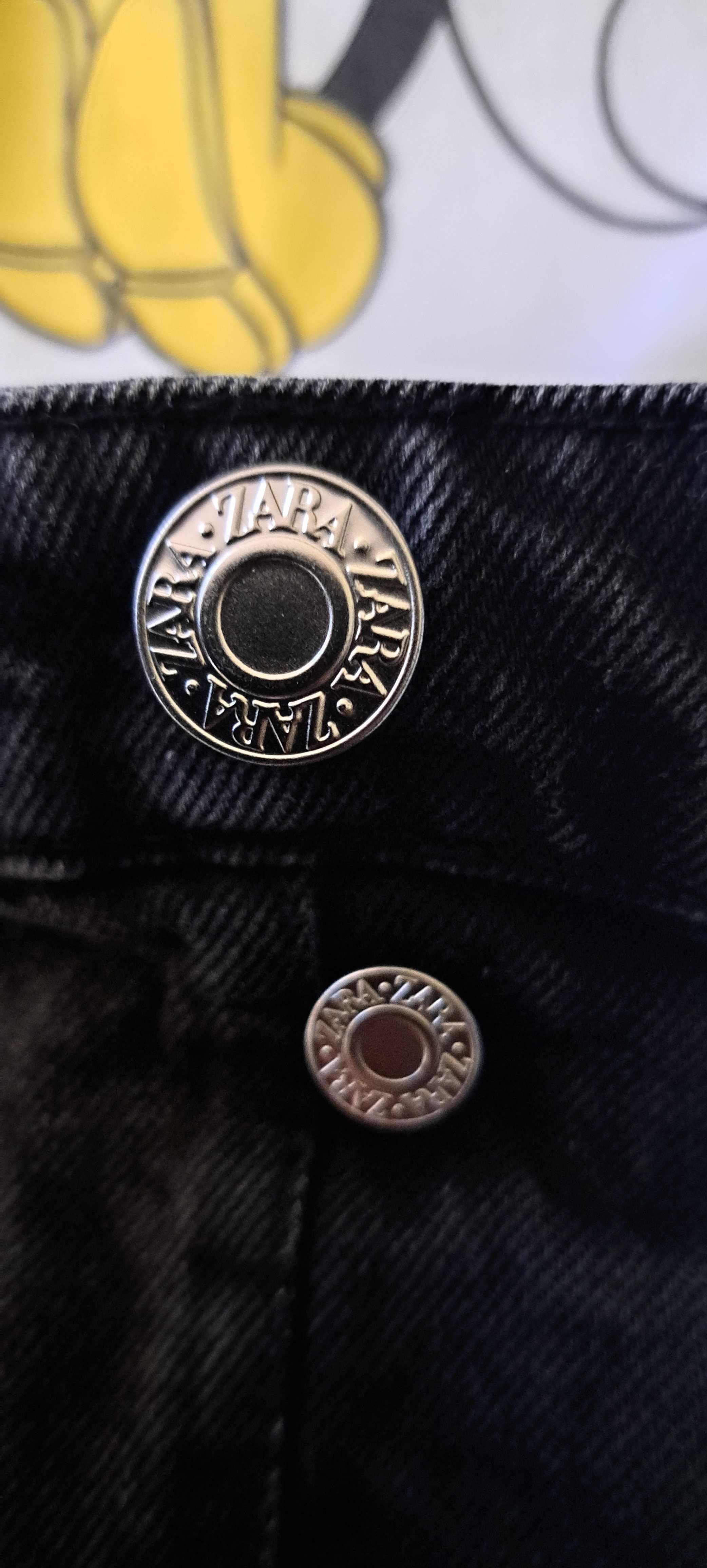 Дънкови панталонки Zara и тениска Мики и Мини