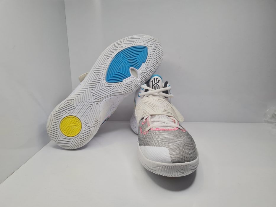 Маратонки Nike Kyrie Flytrap 3

Нови без кутия.

Размер 44.5 стелка 28