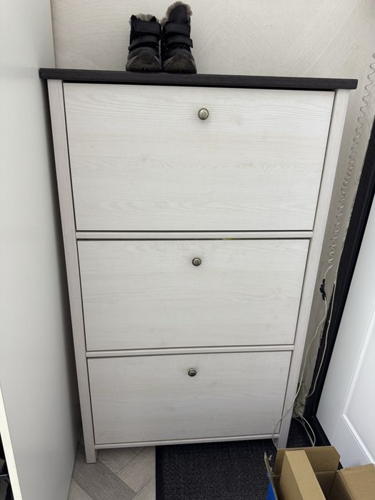 Продам обувницу б/у