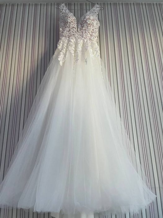 Сватбена рокля (+ ПОДАРЯВАМ кринолин с три обръча)