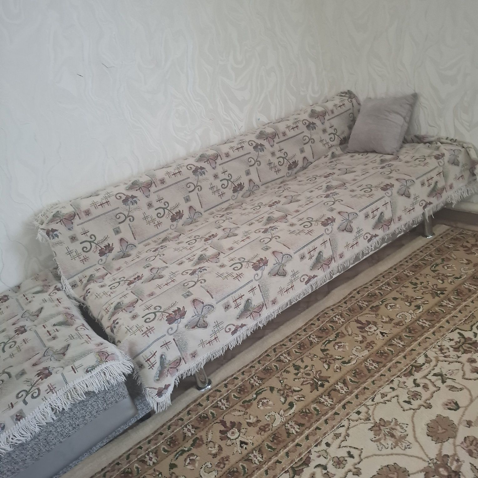 Продам диван в нормальном состоянии