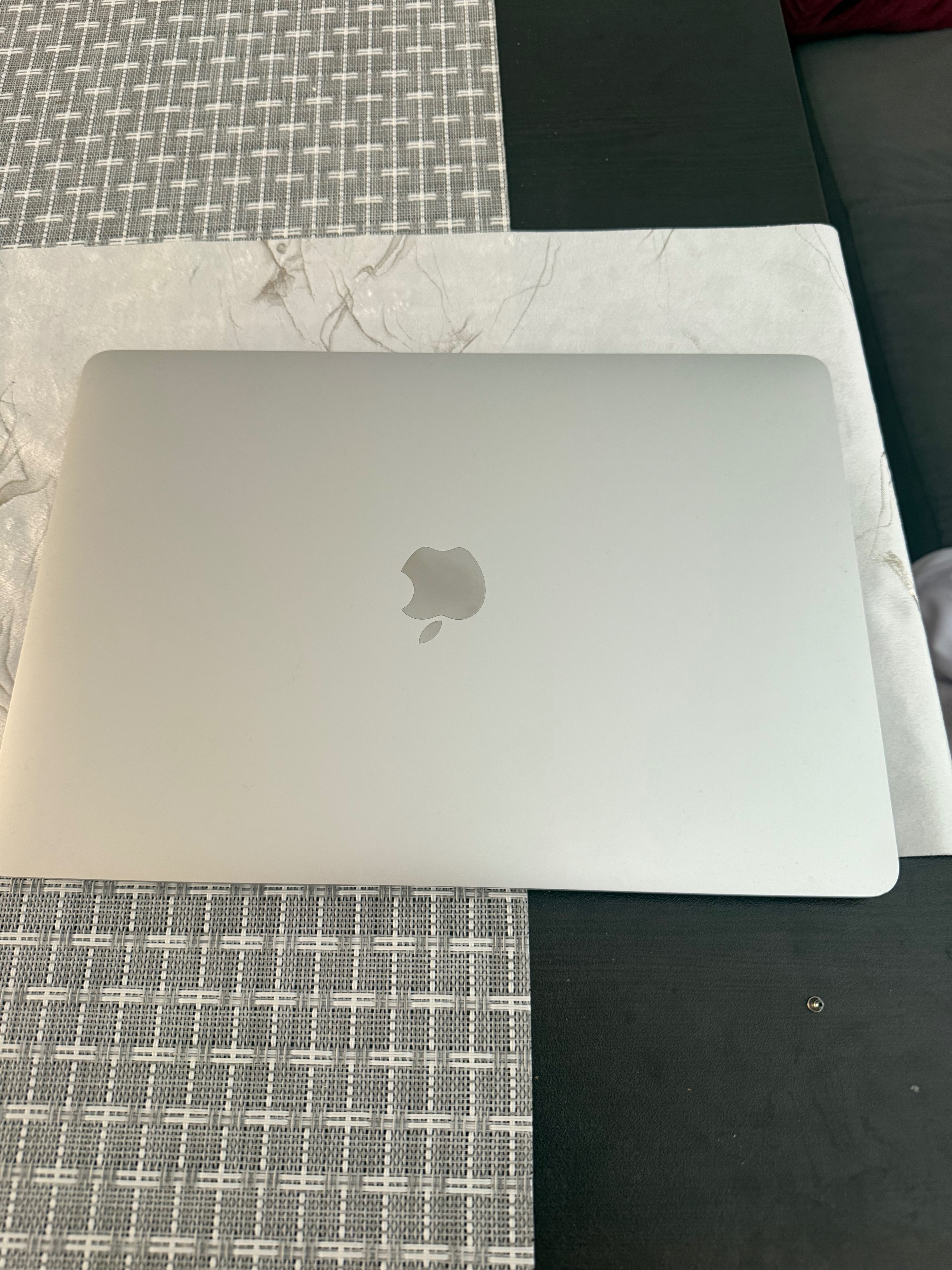 MacBook Air 13,6 M1