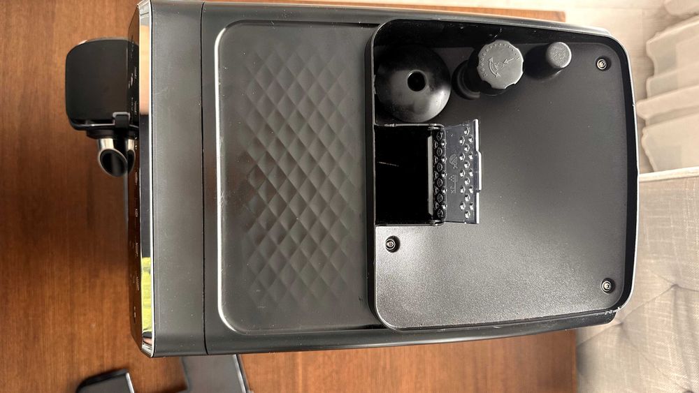 Espressor automat Philips seria 4300 cu sistem spumare lapte LatteGo