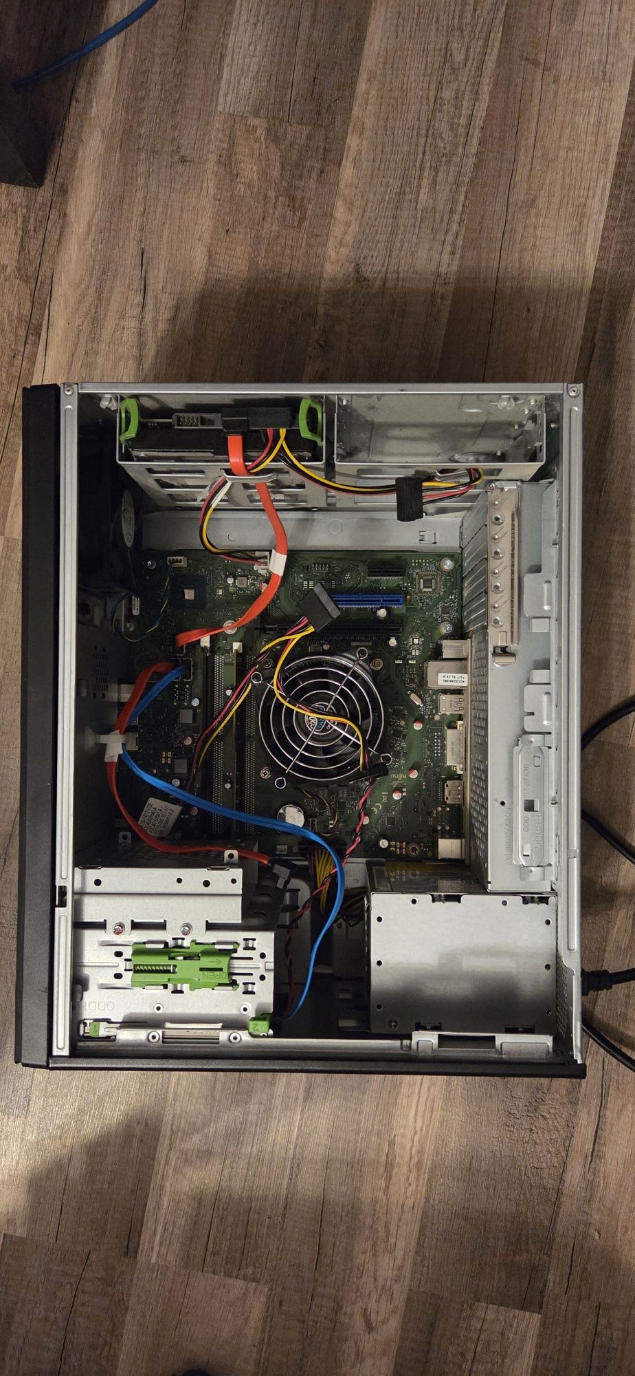 Vand desktop PC Fujitsu Esprimo