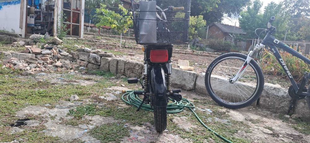 Продавам мотопед