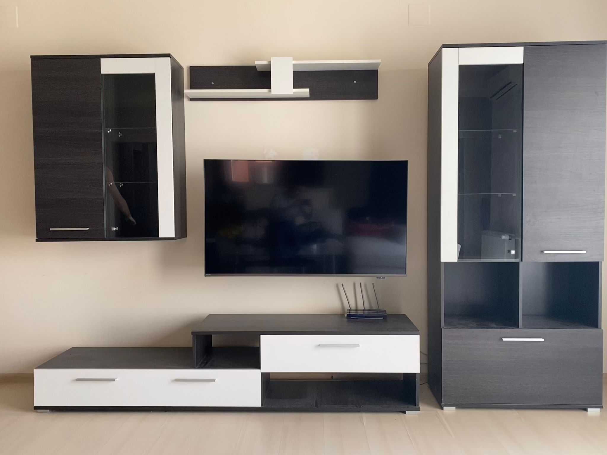 Vand set mobilier living/sufragerie, biblioteca cu comoda mobilier TV