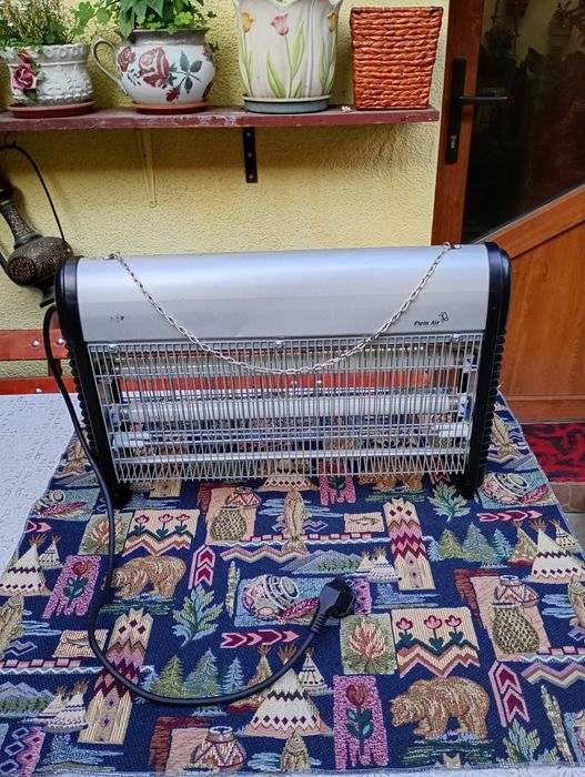 Lampa electrica cu lumina UV anti insecte ( tantari, muste..)
doua sur