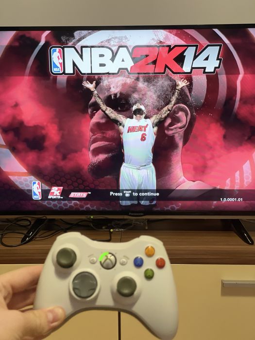 Consola XBOX 360 E (superslim)! Controller + Jocuri!
