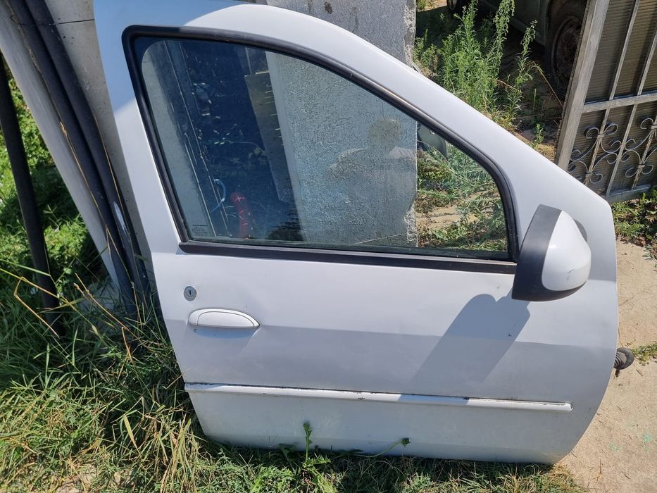 Usa fata stânga, dreapta dacia logan