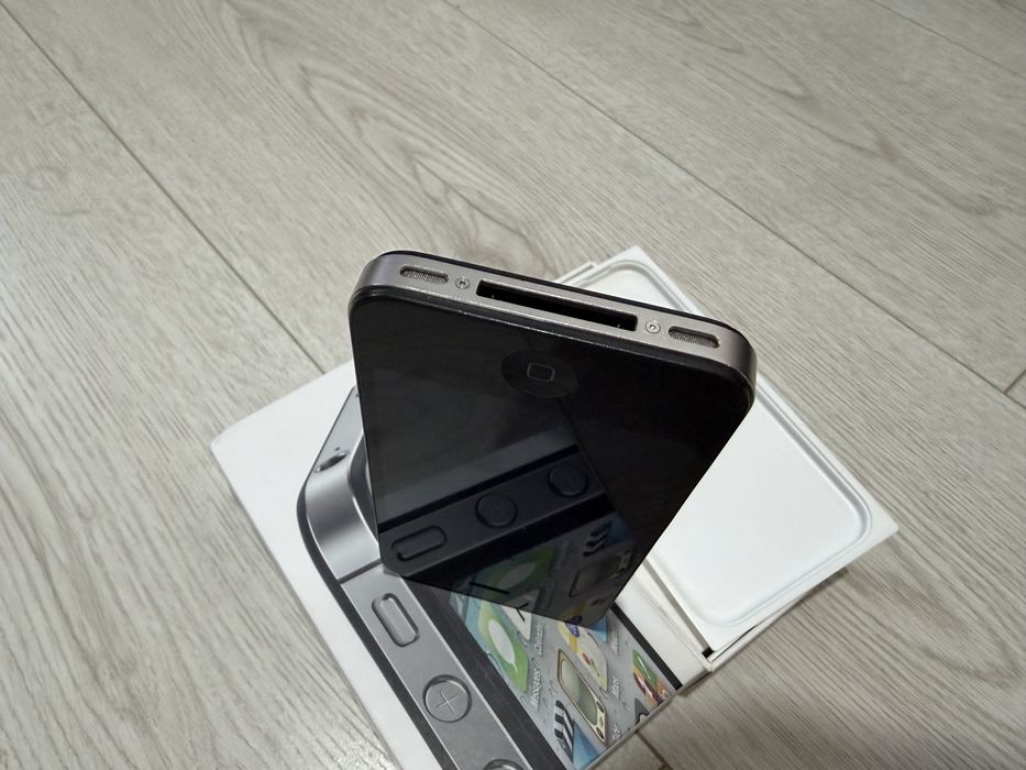 iPhone 4S 16GB + cutie