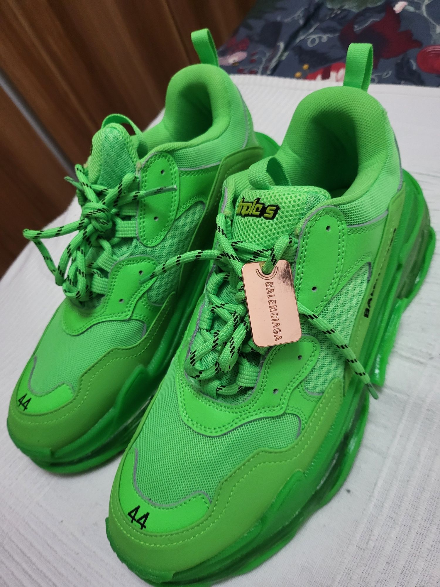 Balenciaga 44 ca și noi oferta