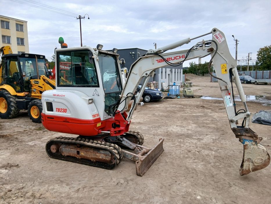 Vând miniexcavator Takeuchi TB 230
