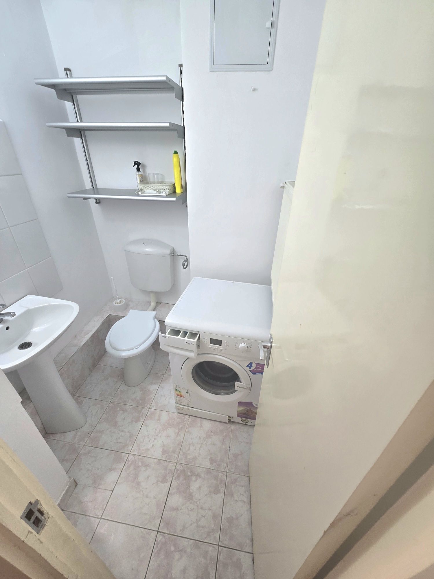 Apartament 3 camere Zorilor, etaj 2,  68 mp, 2 bai , CT