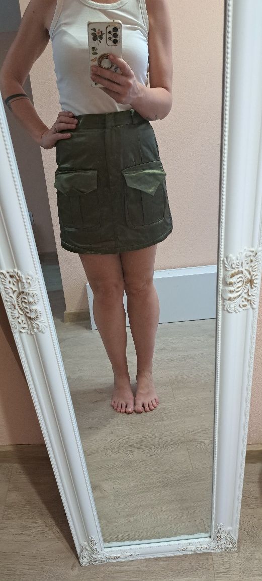 Къса зелена пола