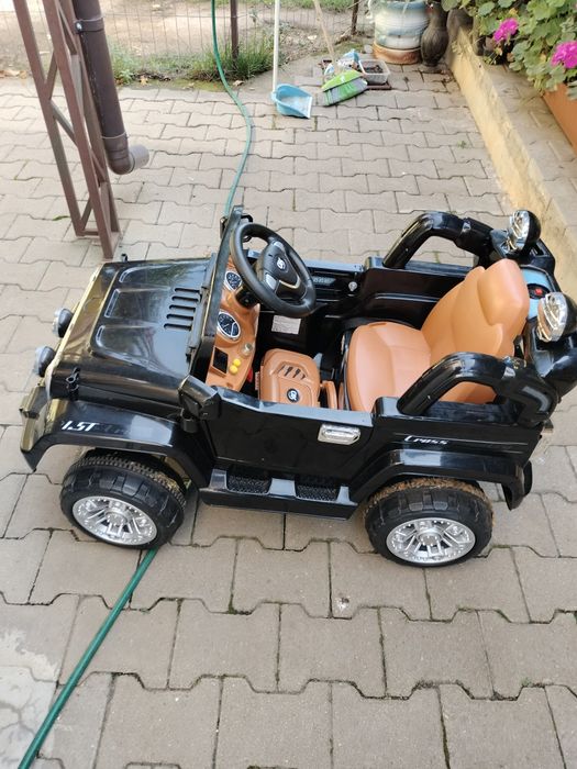 Mașină electrică pentru copii.