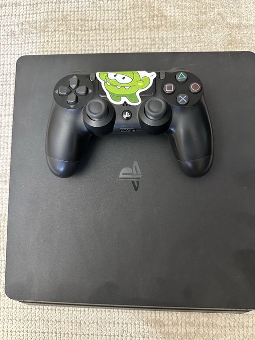 Ps4 в идеальном состоянии с играми и джойстиком