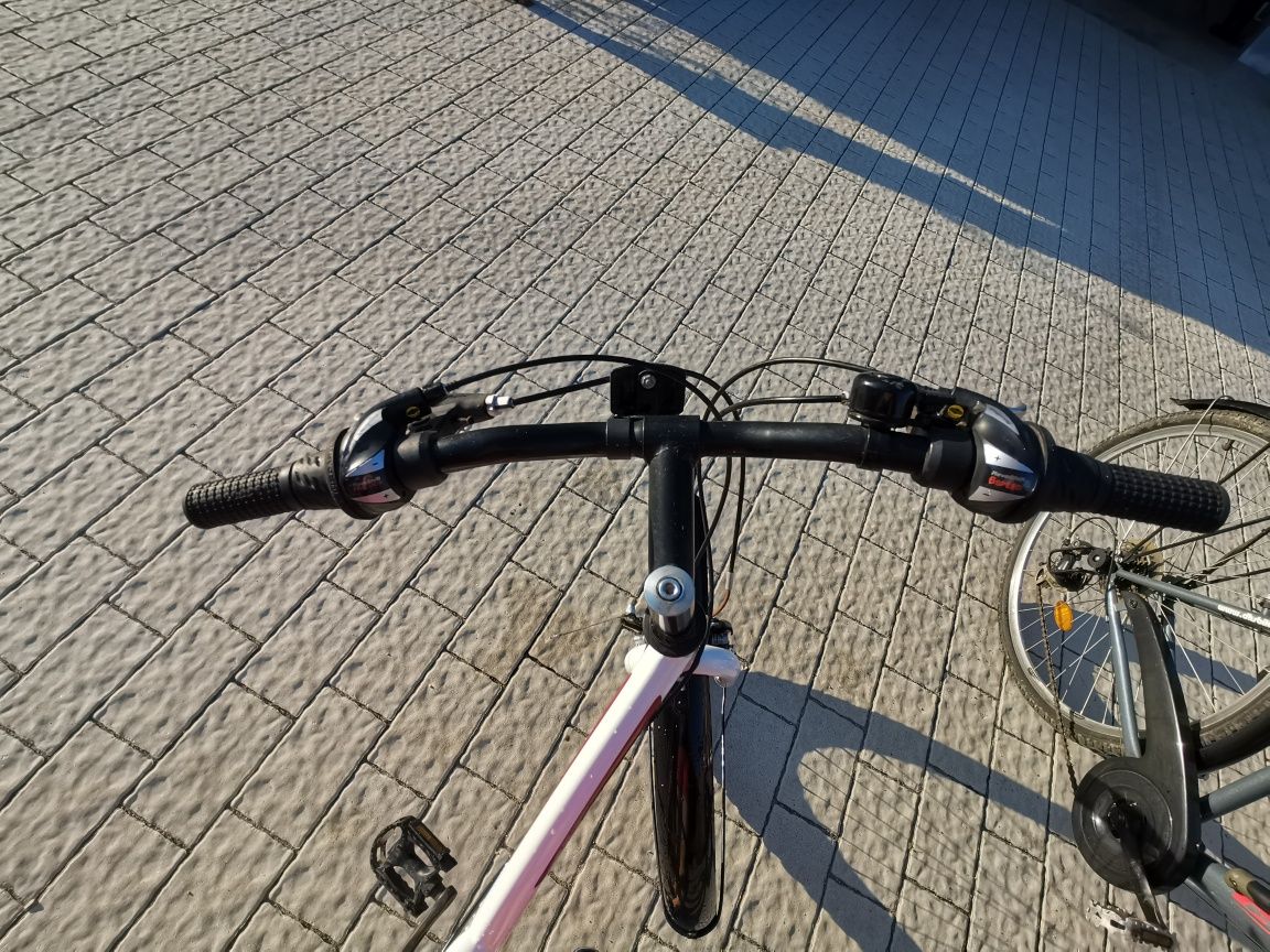 Vând bicicletă pentru femei/fete