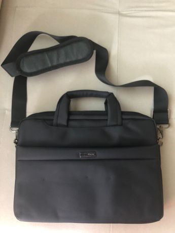 Черна чанта за лаптоп Естил Estil 26х35х5 см