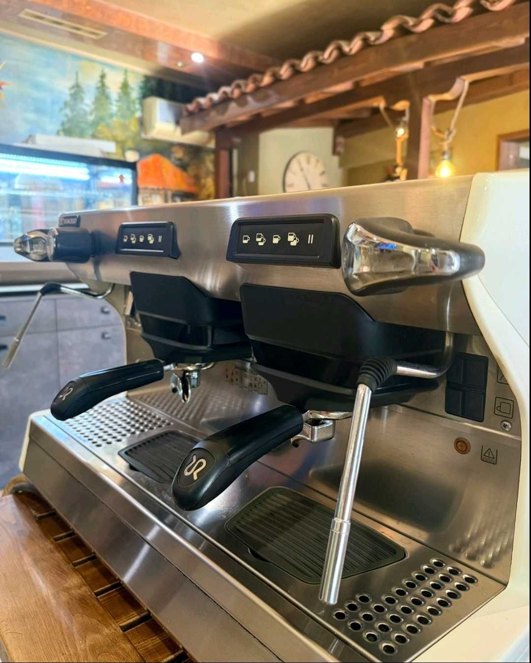 Продавам кафе машина  RANCILIIO + кафемелачка mazzer