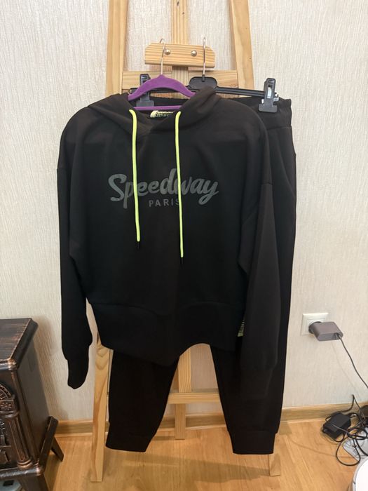 Костюм черный спортивный размер M/L