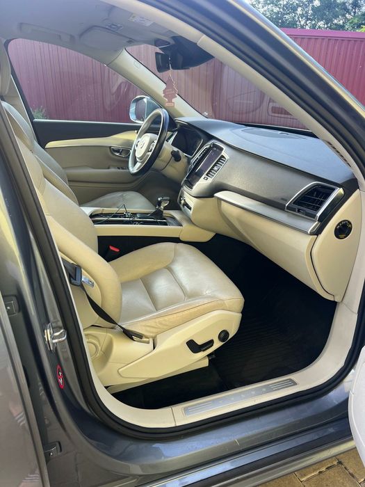 Vând Volvo xc90 impecabil