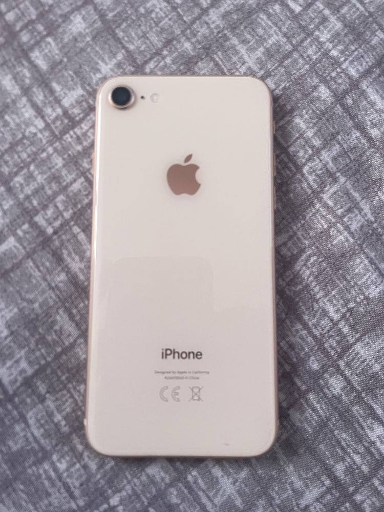 Vand iphone 8 capacitate 82