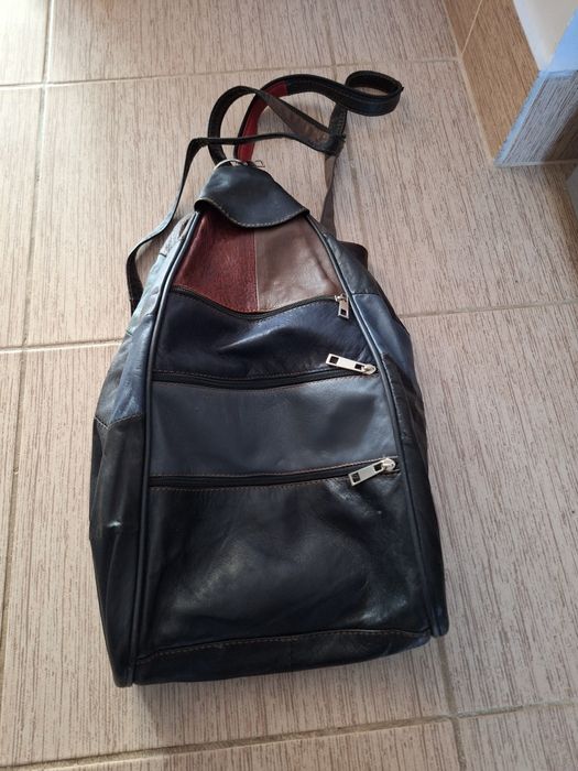 Vând ghiozdan care se poate purta și geanta