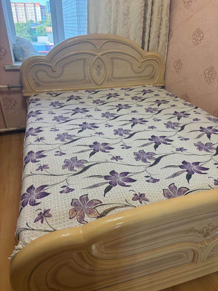 Продам двуспальную кровать