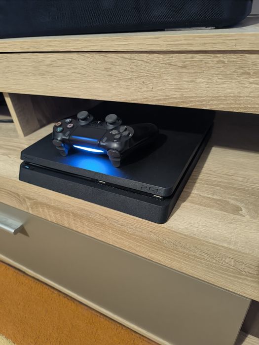Vind Ps 4 Slim de 1 Tera, stare foarte bună de funcționare la 599 lei!