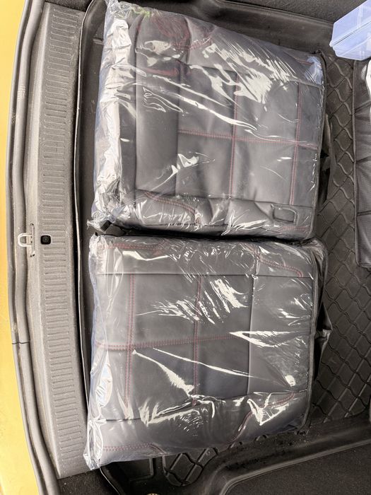 Продавам мисто нова тапицерия за Дачия Лоджи 5 местна дори не е отваря