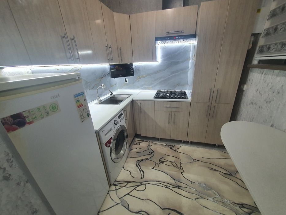 Сдается своя 2 комн. квартира 1 этаж  Вогзал