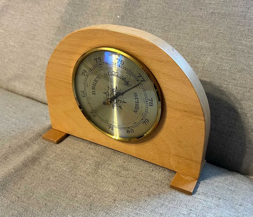 Barometru analogic cu suport din lemn masiv model clasic 28 cm