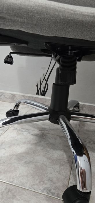 Офис стол цвят сив