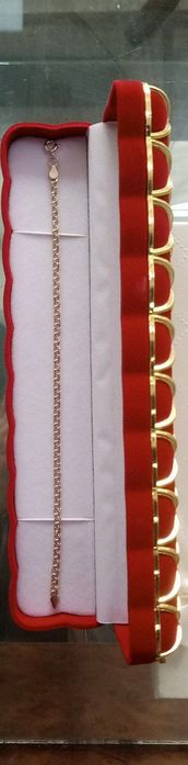 Oltin buyumlar sotiladi