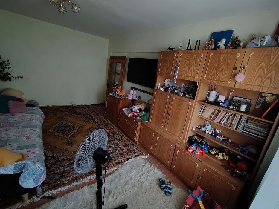 Vând apartament 3 camere decomandat Campulung