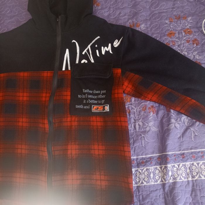 Продам кофту с капюшоном в отличном состоянии