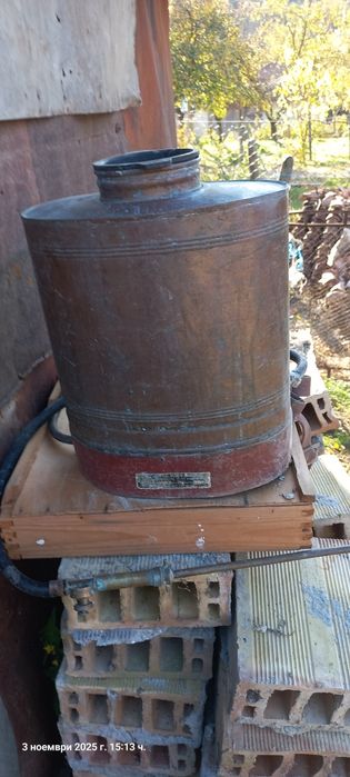 Стара пръскачка работи