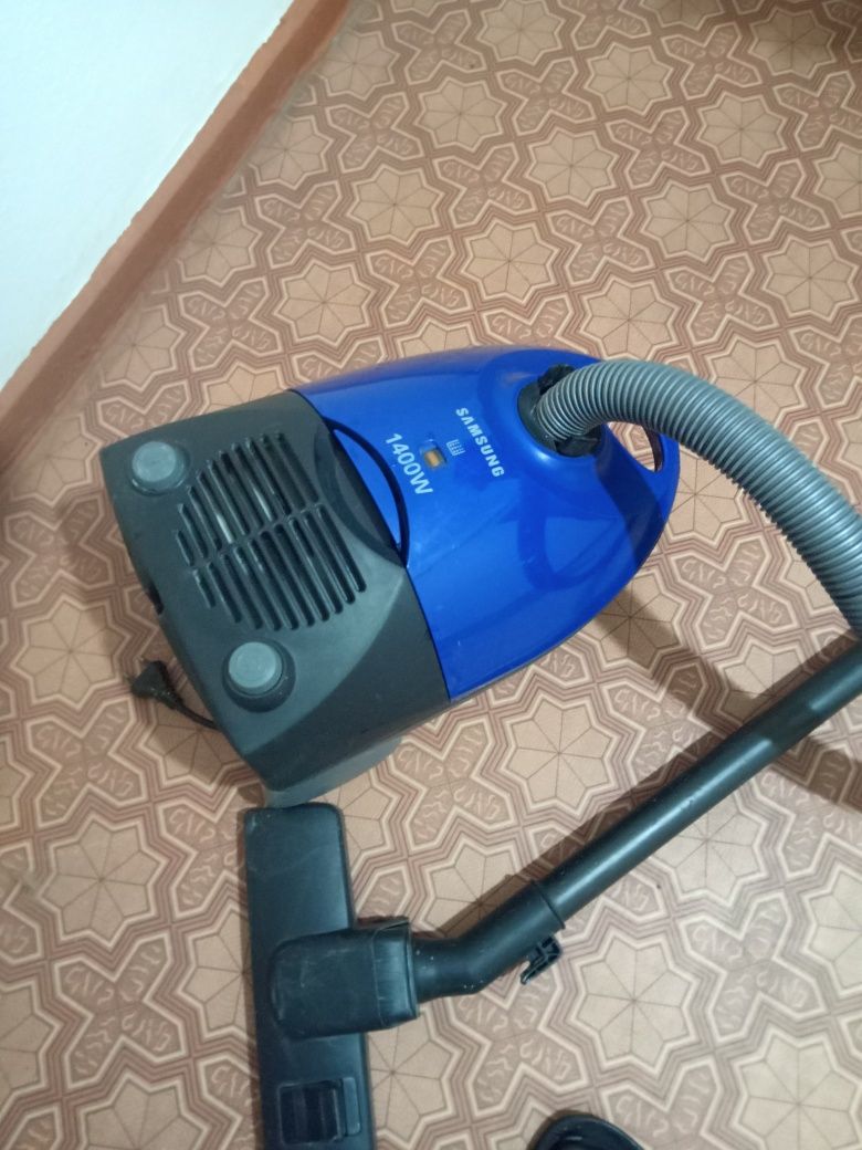 продается пылесос Samsung 1400W