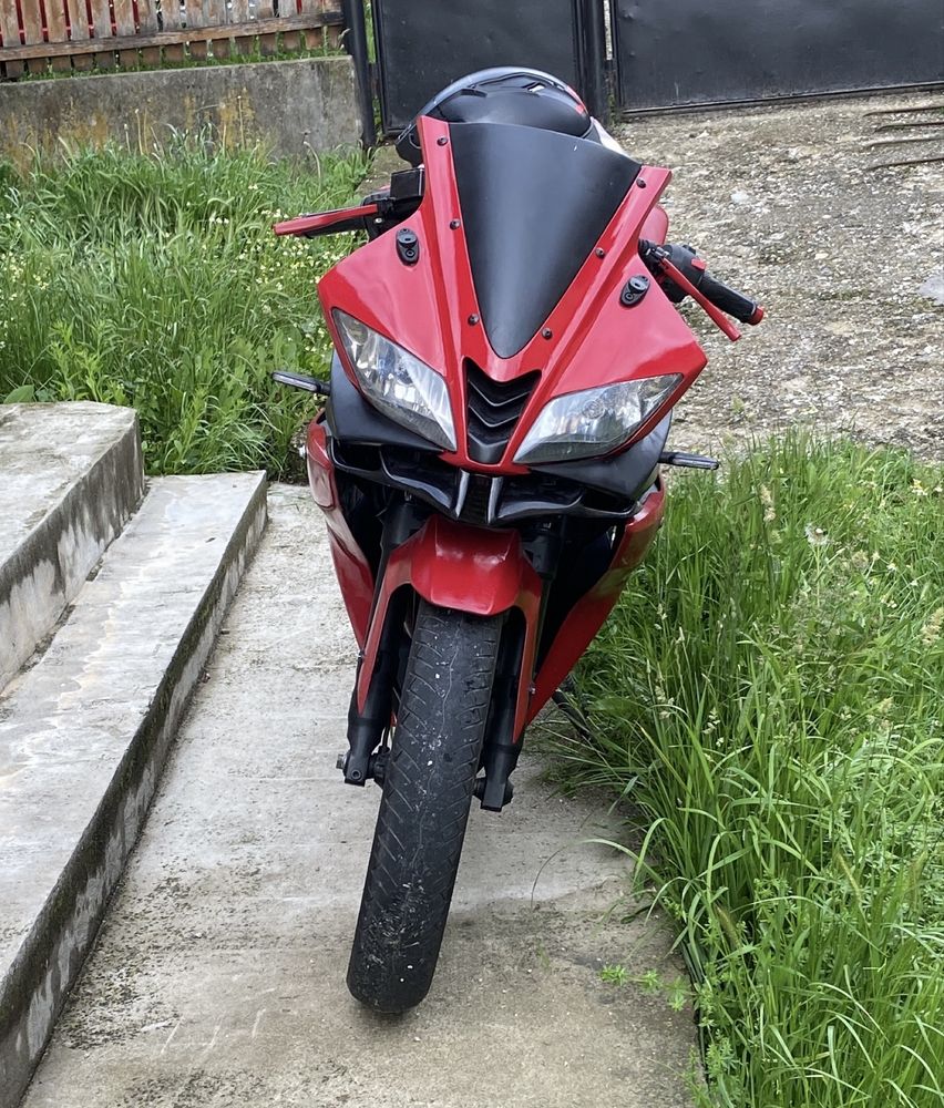 Vand  yamaha yzf r125 modificat sau schimb