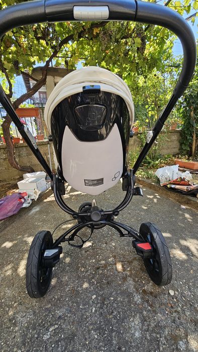 Количка Quinny Mood.
Коплекта включва летен кош, зимно чувалче / от 0-