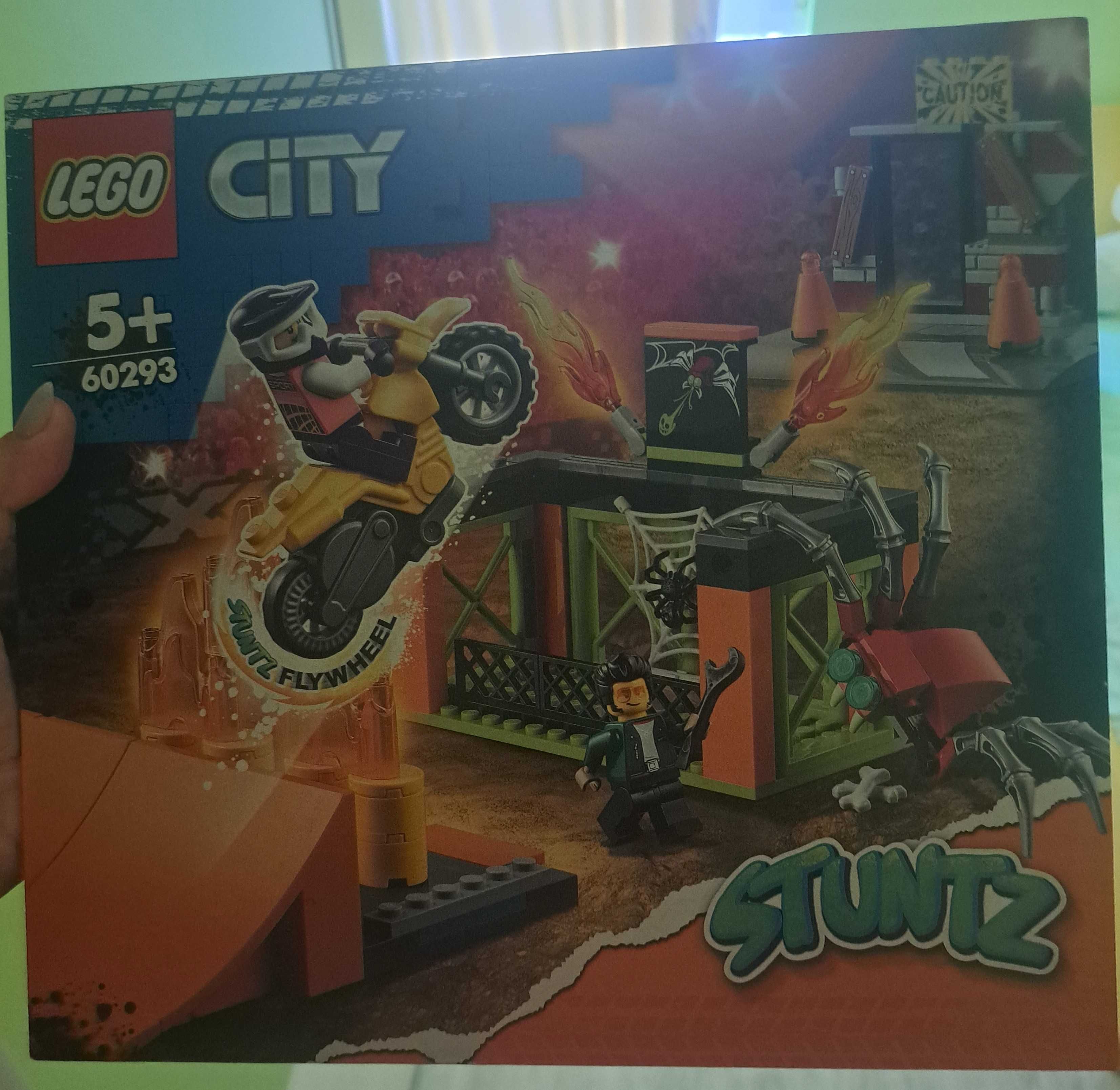 Lego  City Stunt 60293 - Каскадьорски парк