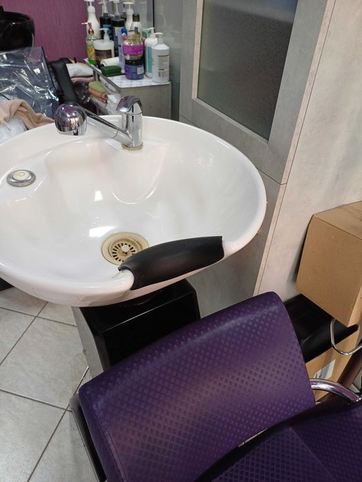 Фризьорска измивна колона